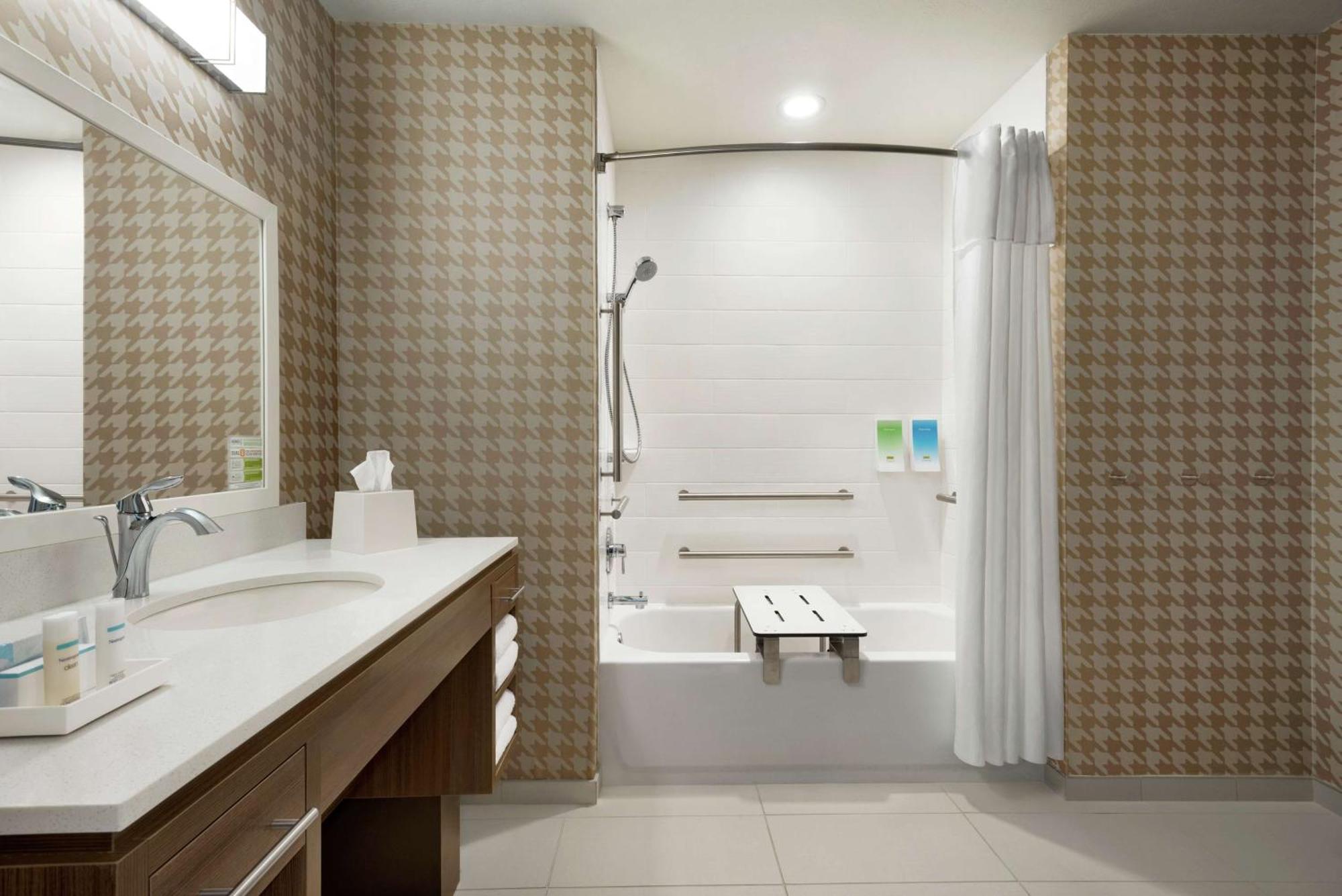 โฮม2 สวีท บาย ฮิลตัน บิสมาร์ค Hotel ภายนอก รูปภาพ